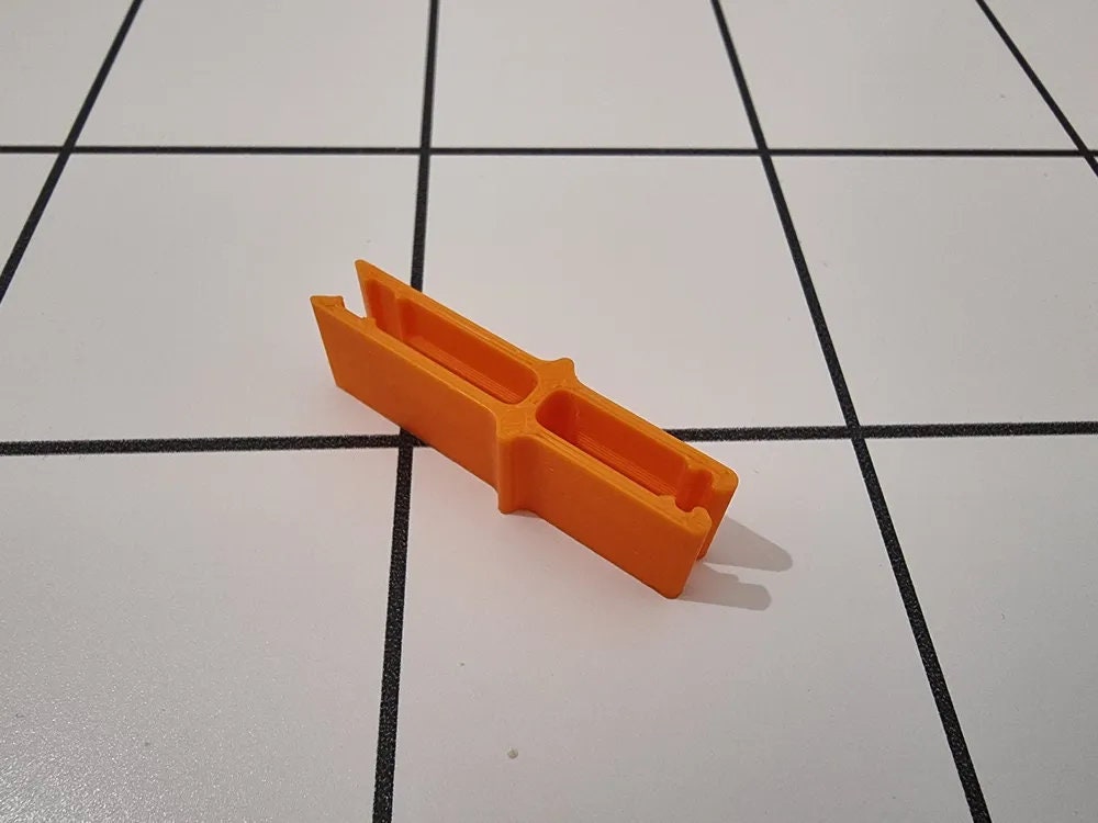 Car Fuse Removal Tool - Compact and Easy-to-Use for Automotive Maintenance