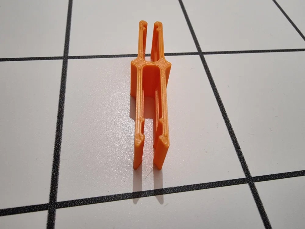 Car Fuse Removal Tool - Compact and Easy-to-Use for Automotive Maintenance
